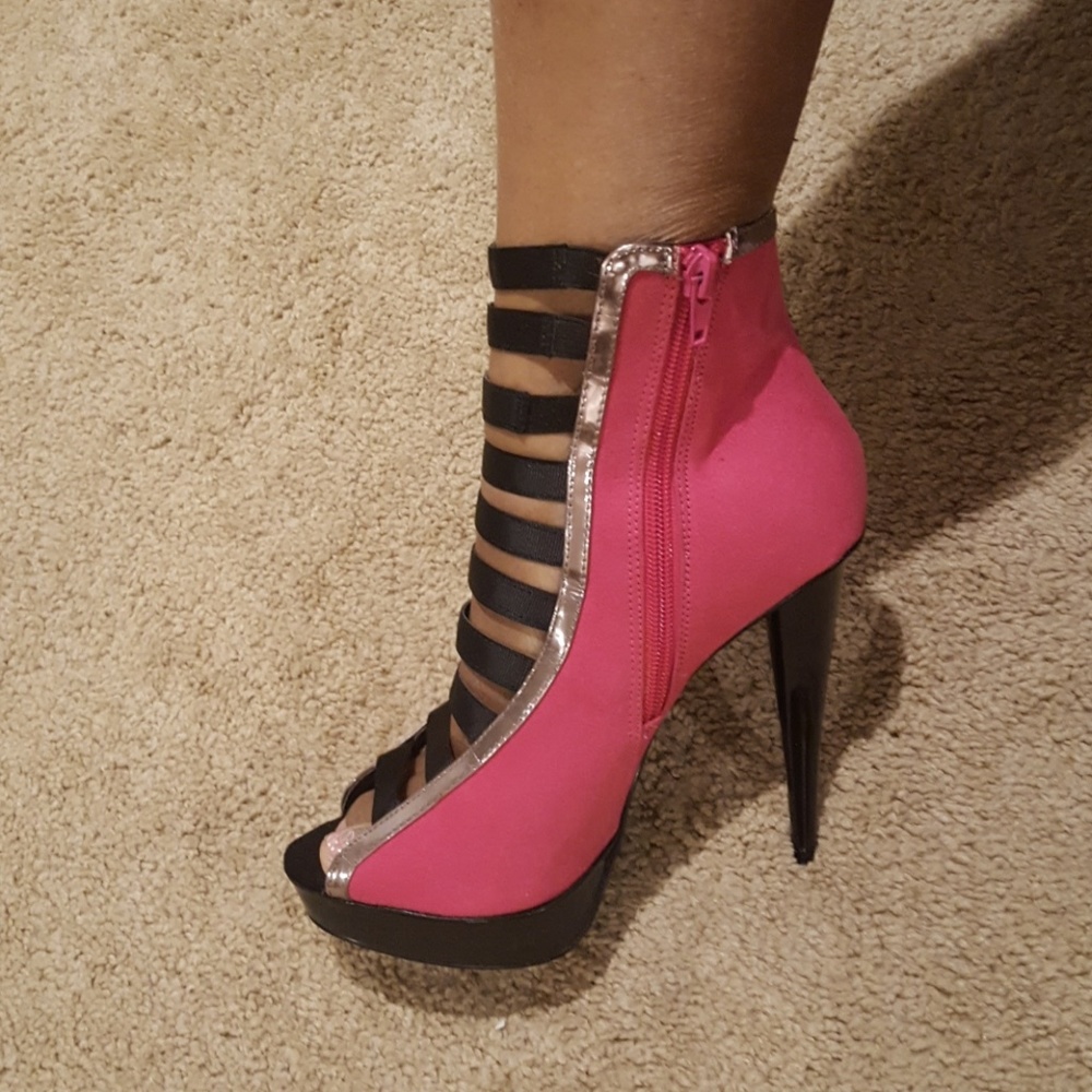 💕💕HOT HOT HOT Pink/Black/Silver Booties 💖💖